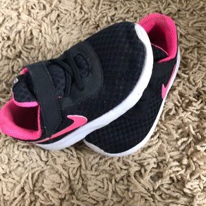 Toddler size 8 Nike’s